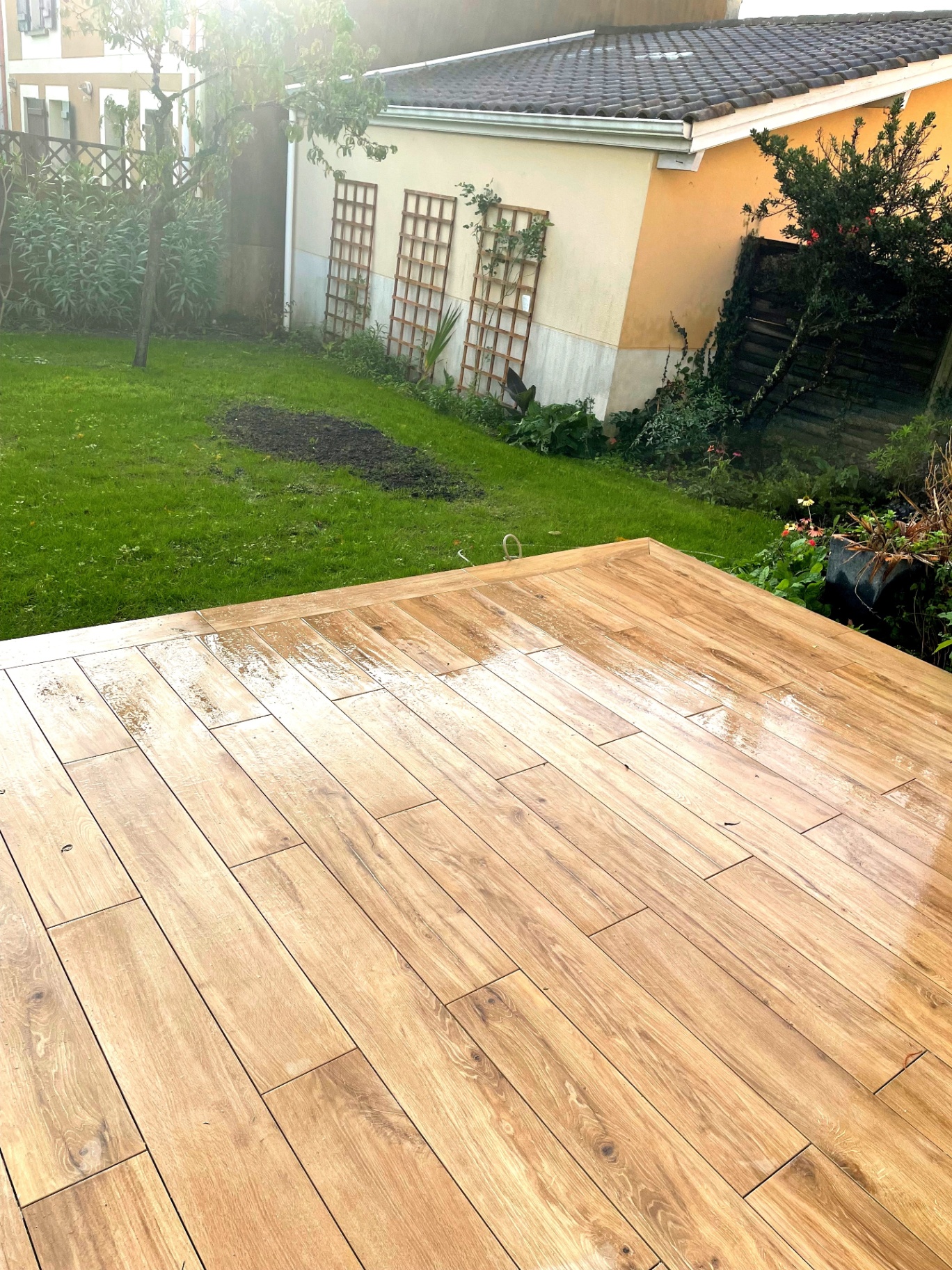 terrasse carrelage effet parquet Bordeaux rénovation extérieur