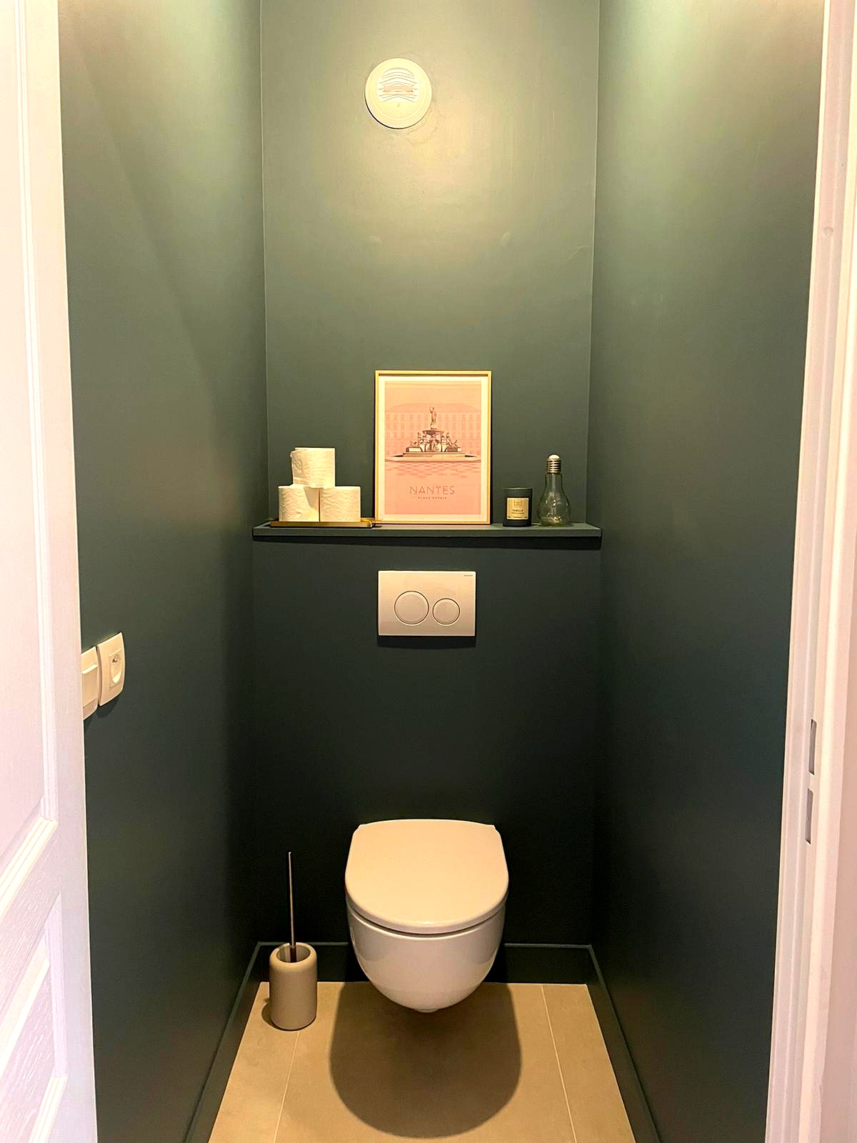 rénovation WC suspendu Bordeaux peinture vert canard